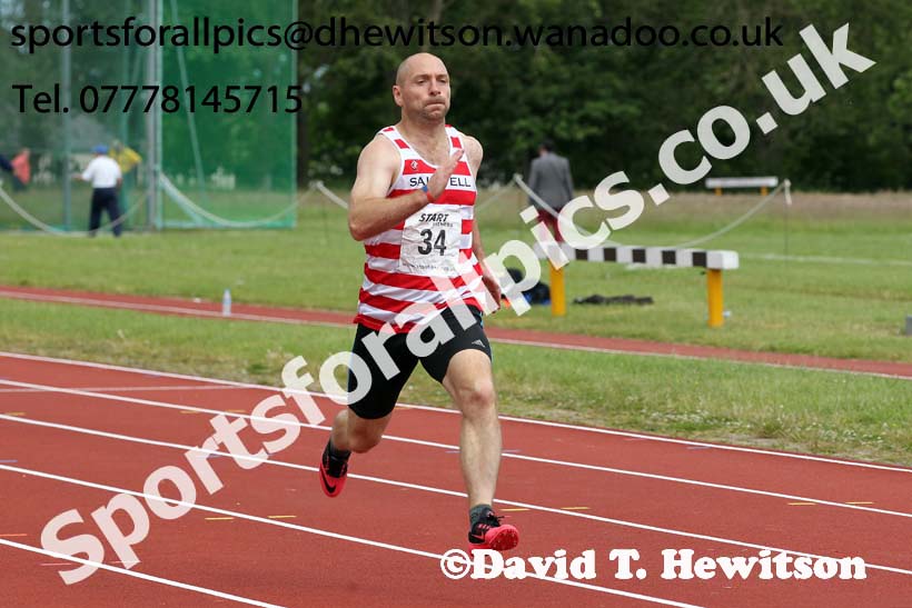 200 metres, North East Masters Champs, Monkton Stadium,  Jarrow. Photo: David T. Hewitson/Sports for All Pics